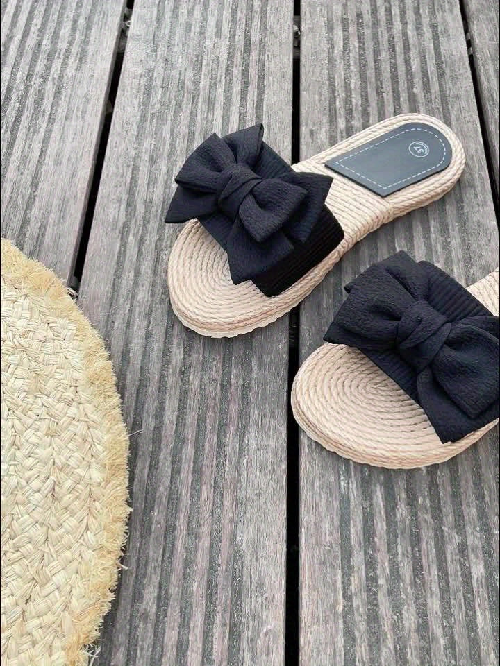 TIANA | Zwarte strik decor open teen platte slides