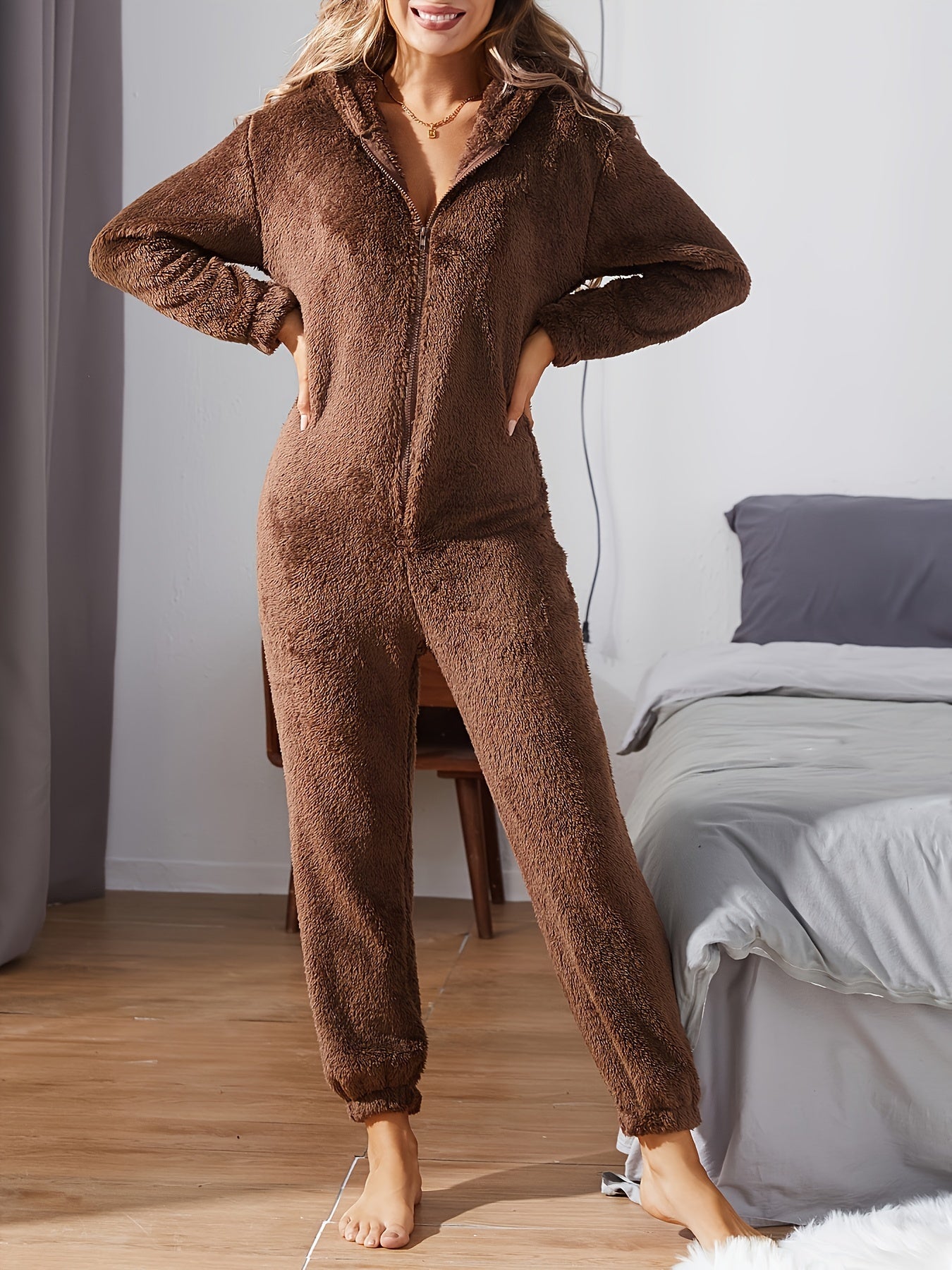 Fluffy Kapuzen-Jumpsuit in Effen Kleur